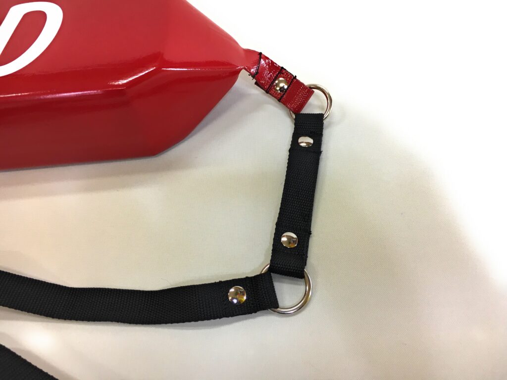 ライフガードチューブJPのストラップ取り付け部（アップ）